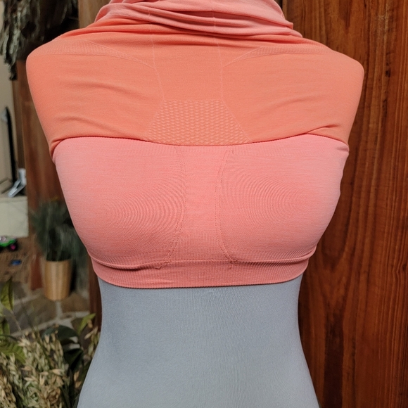NWOT SWEATY BETTY YOGA TOP WITH SHELF BRA WITH PADS  SIZE SMALL - Picture 5 of 5